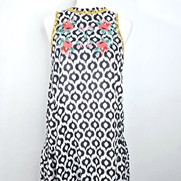 THML Patterned Floral Embroidered Black White Sleeveless Shift Dress - Picture 1 of 10